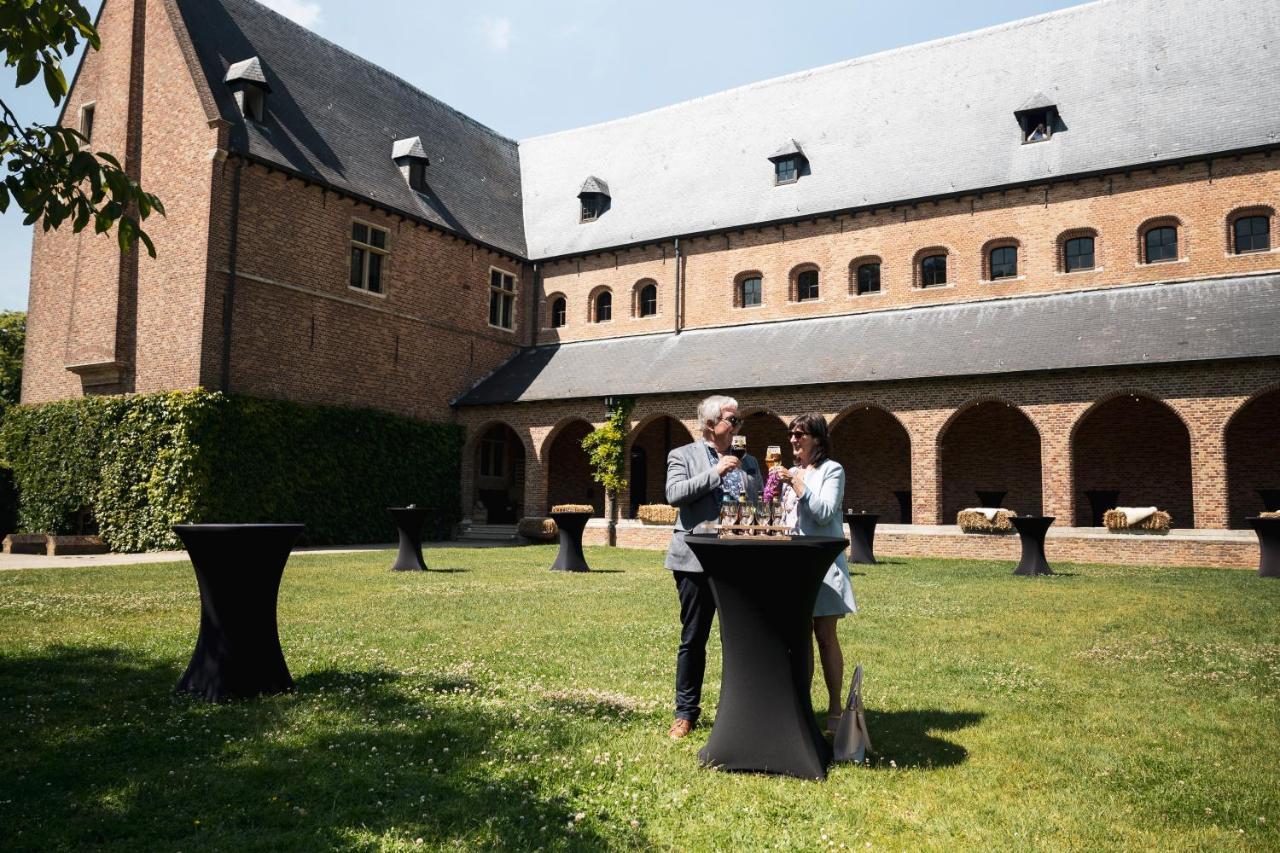 Priorij Corsendonk Hotell Oud-Turnhout Exteriör bild