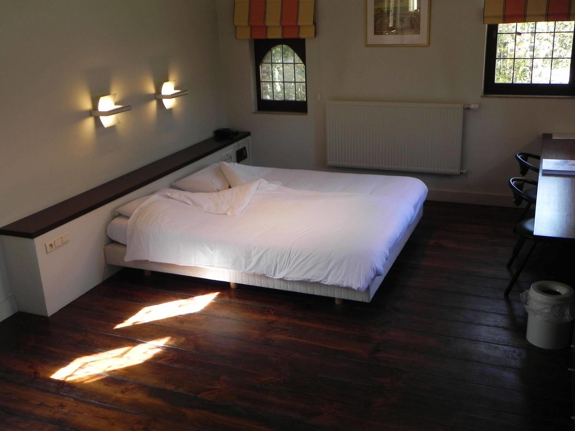 Priorij Corsendonk Hotell Oud-Turnhout Exteriör bild