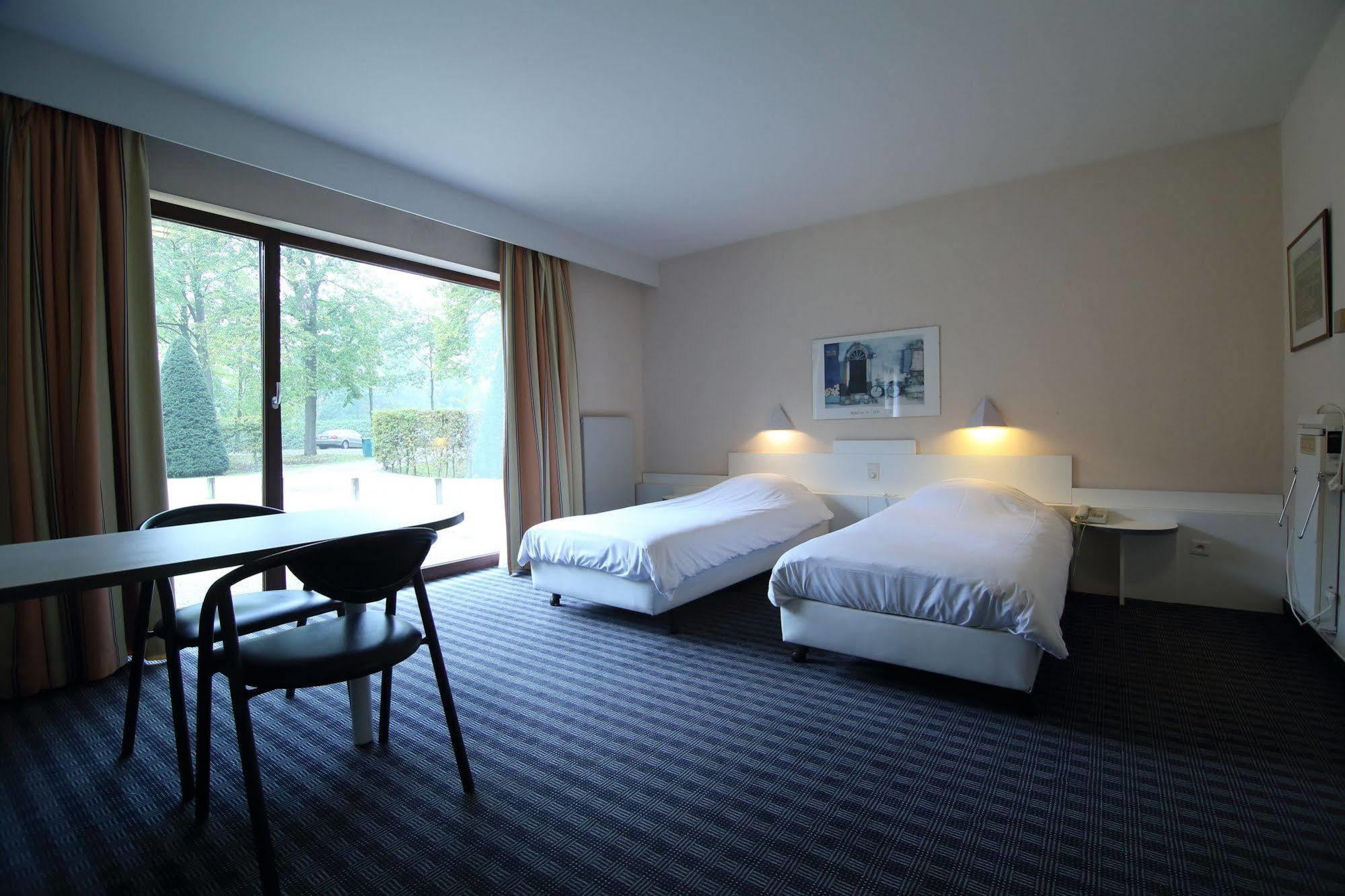 Priorij Corsendonk Hotell Oud-Turnhout Exteriör bild